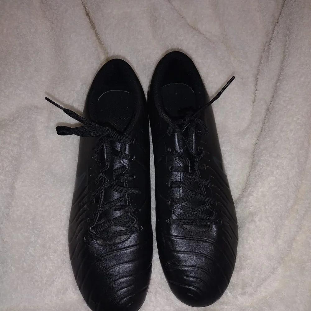Nike Kids Black Sneakers EUC
